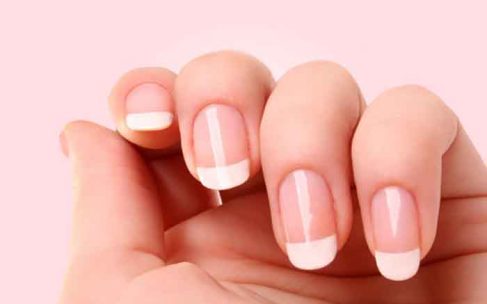 Causes and symptoms of vertically split nails